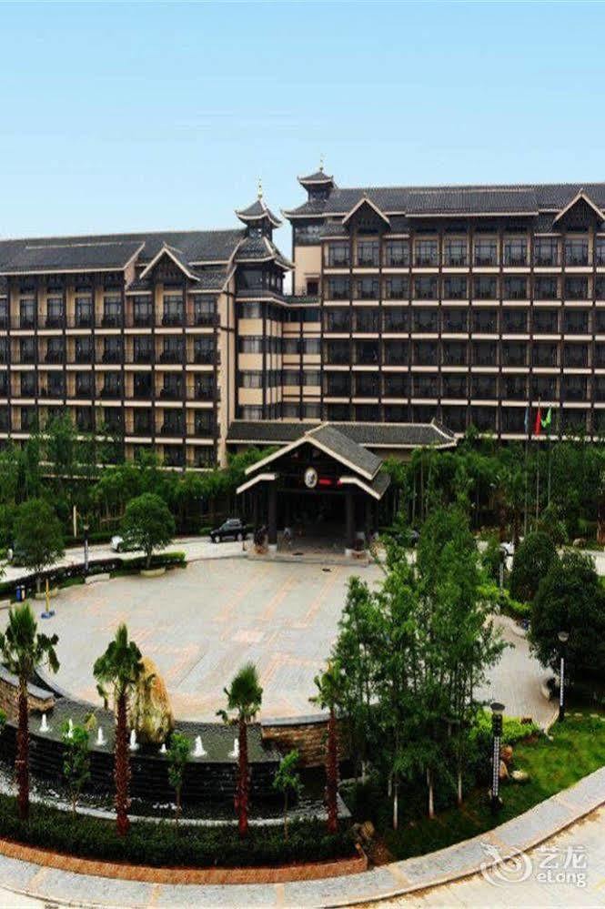 Liuzhou Sanjiangxian Dongxiangguo Hotel Bagian luar foto