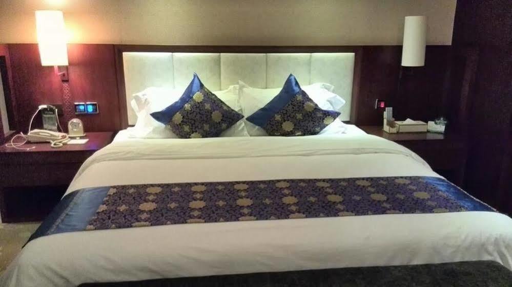 Liuzhou Sanjiangxian Dongxiangguo Hotel Bagian luar foto