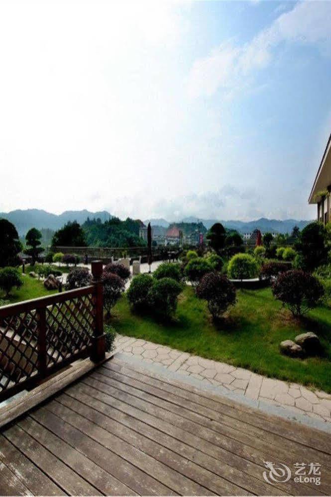 Liuzhou Sanjiangxian Dongxiangguo Hotel Bagian luar foto
